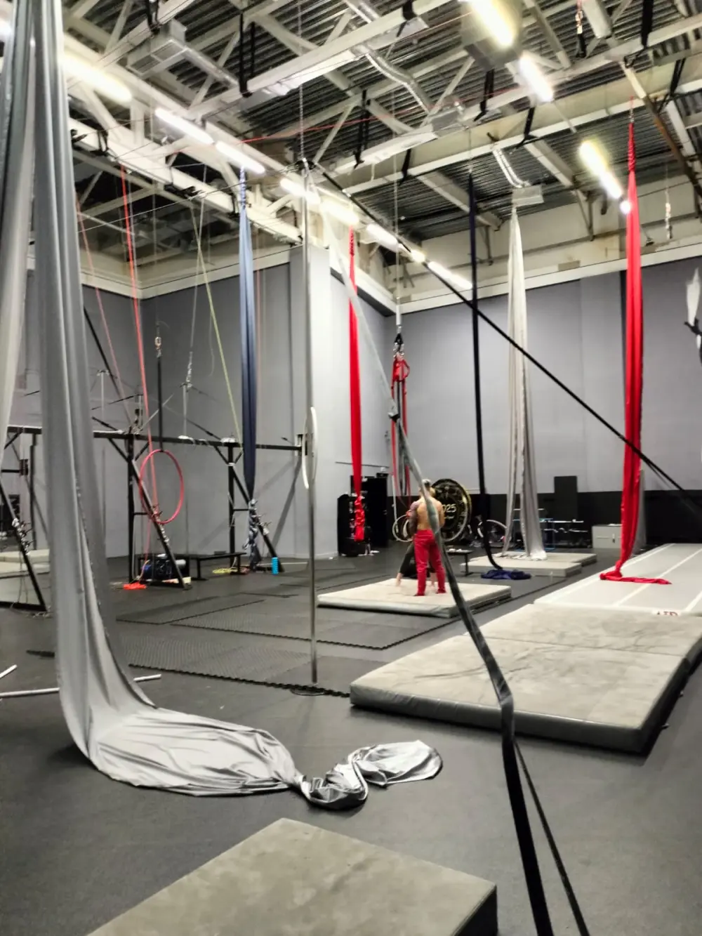 Студия воздушной гимнастики и Pole Sport "High Level MakTeam"
