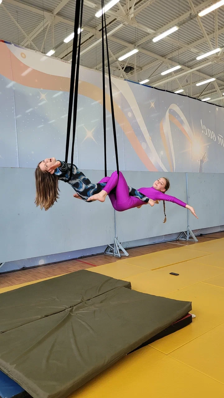 Соревнования по воздушной гимнастике «Крылья осени»