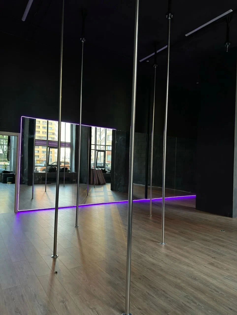 Мастер-класс по пилону: трюки, авторские переходы